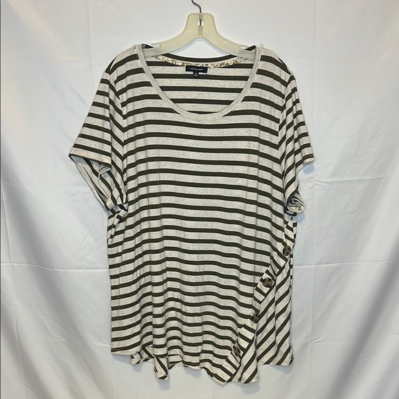 Women's Stylish and Comfortable Short Sleeve, Plus Size, Striped Top. Size 2X - Picture 1 of 12